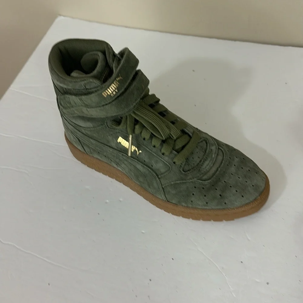Puma Sky II Olive  Green Suede High Tops  Size 6.5